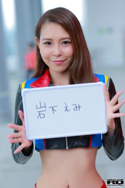 美女裸奔